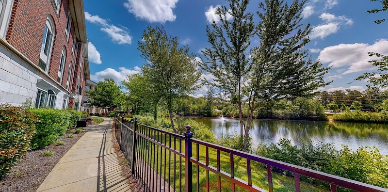 Georgian Lakeside