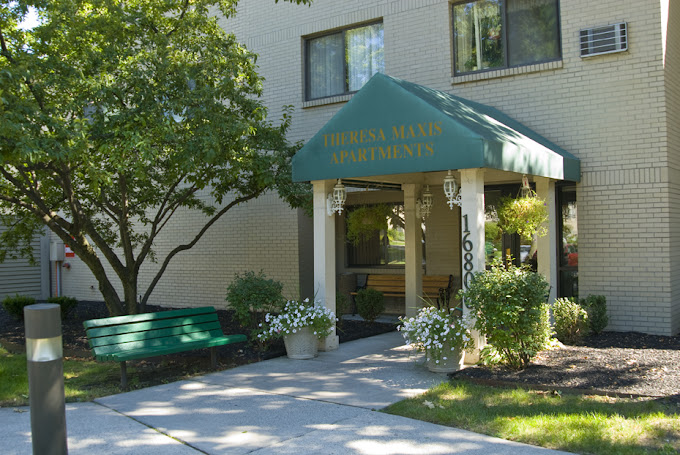 Theresa Maxis Apartments